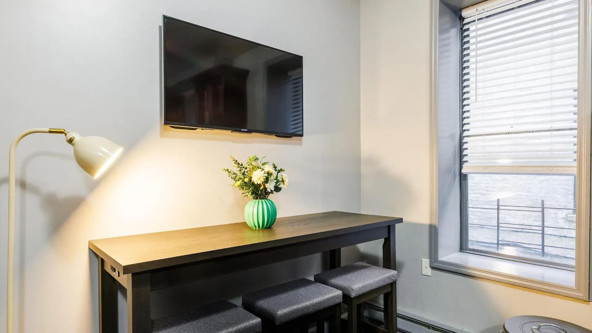 Appartamento Inspire The Vibrant Energy Of The Uws New York