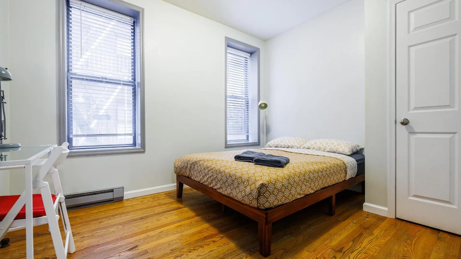 Inspire The Vibrant Energy Of The Uws Apartment New York United States
