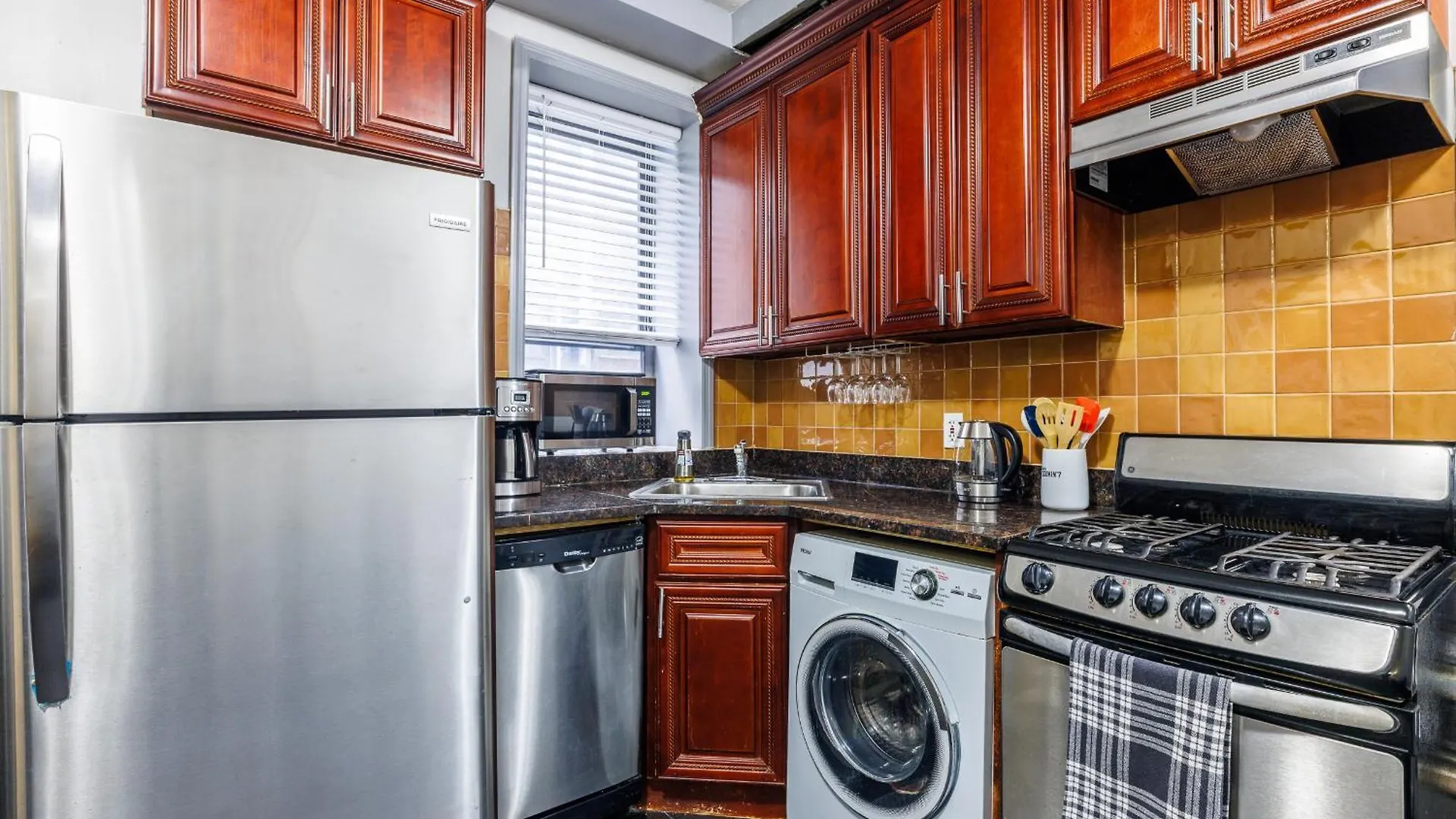 Inspire The Vibrant Energy Of The Uws Apartment New York 0*,